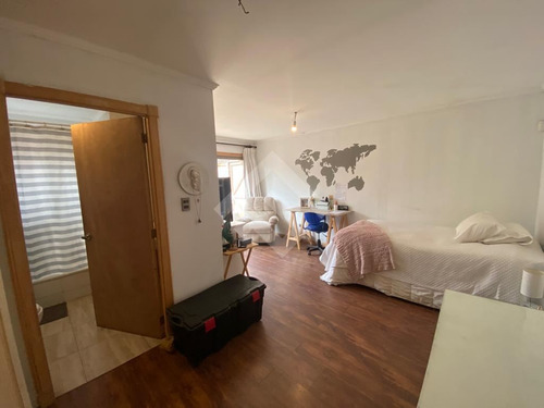 Casa En Arriendo De 6 Dorm. En Colina