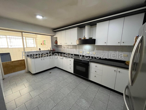Amplio Apartamento En Venta, Urb. Los Caobos