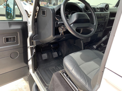 Imagen 11 de 13 de Land Rover Defender 2012 2.2 3p 90 T Diesel Man At