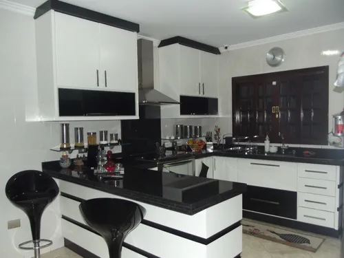 Sobrado 3 Dorms, (3 Suites),5 Banheiros, Garagem 5 Carros, Cozinha,churrasqueira