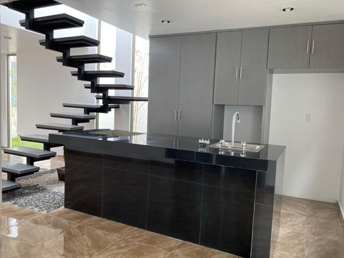 Imagen 5 de 14 de Casa En Excelente Ubicacion