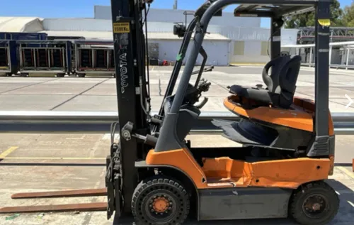 Apilador Eléctrico Autoelevador Toyota 7fb15 Torre Triple (Usado)