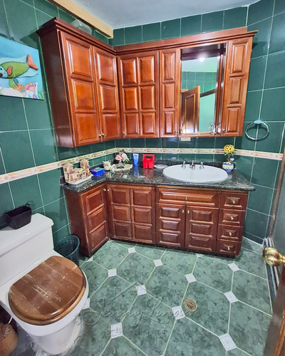 Venta Bella Casa 543 M² En Urb. Andrés Bello, Maracay