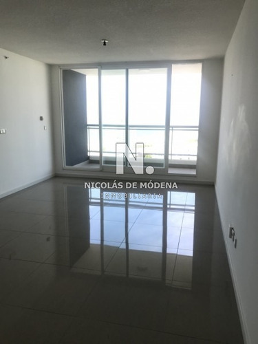 Departamento En Piso Alto, Punta Del Este- Ref: 2794