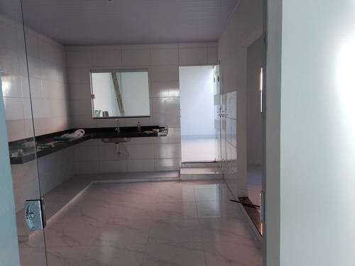 Casa Com 3 Quartos , 2 Banheiros , Copa , Área De Serviço