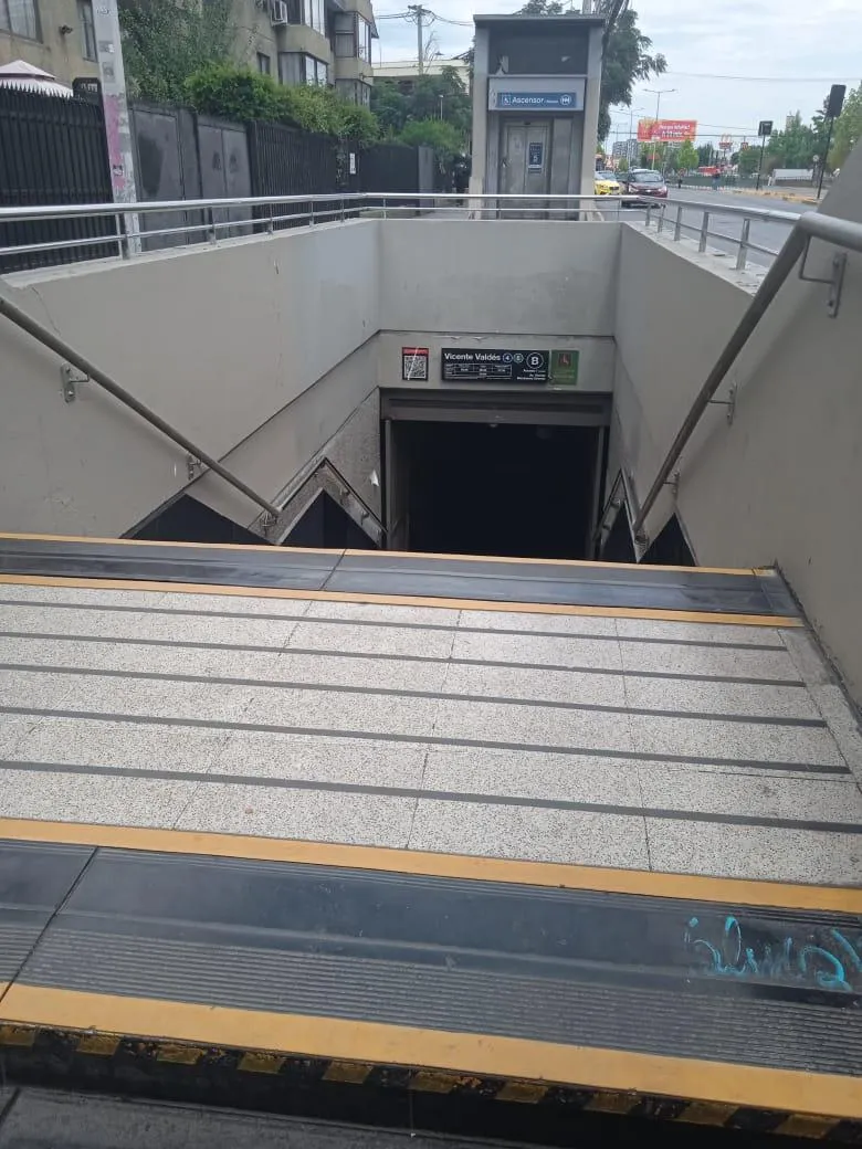 Imagen 2 de 28 de Todo A La Mano, Metro V Valdes A 20 Pasos Condominio