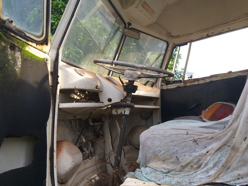 Imagem 7 de 14 de Volkswagen Vw Kombi Corujinha Estilo Ambulancia Antiga Raro