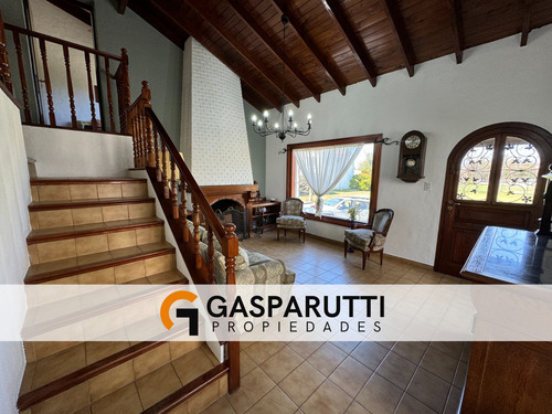 Casa En Venta En Aranjuez Country Club, 4 Dorm. Con Pileta!