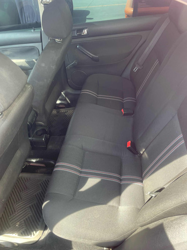 Volkswagen Jetta 2.0 L4 Mt