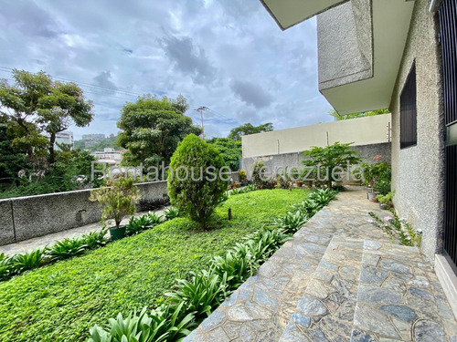 Comodo Apartamento Con Terraza Privada En Venta En Los Naranjos De Las Mercedes 25-24005