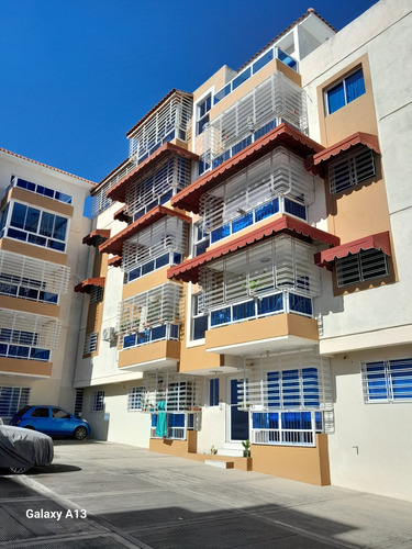 Apartamento Amueblado En Zona Residencial De Sant Dm Norte 