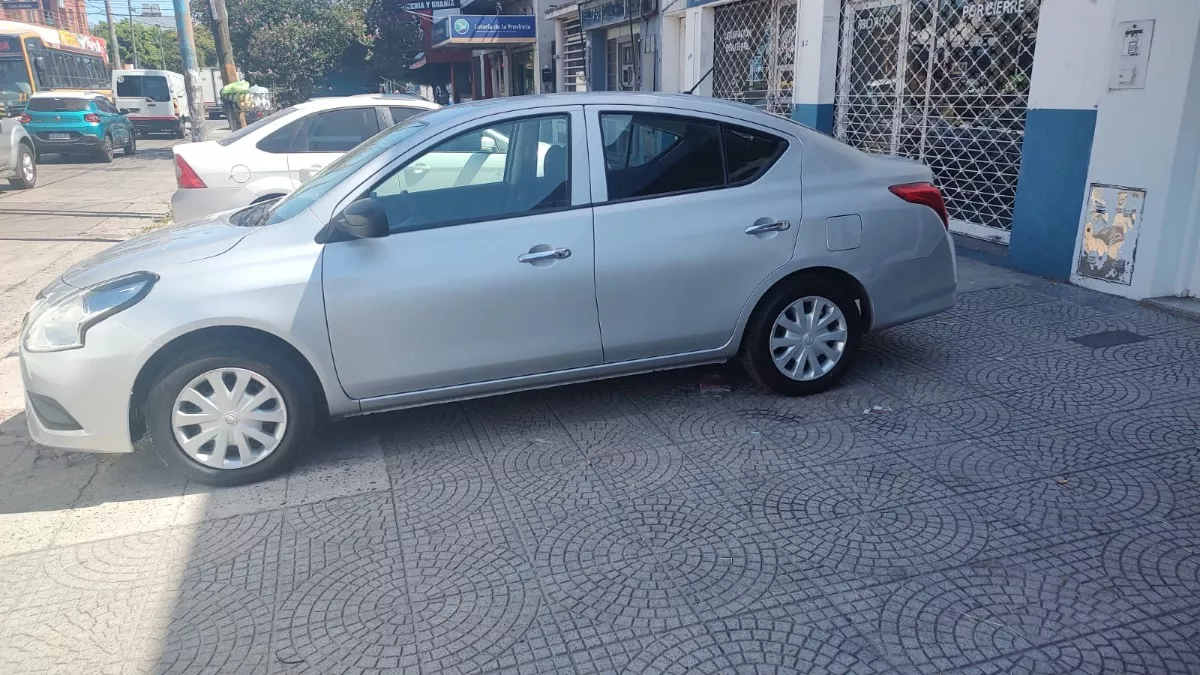 Nissan Versa 1.6 Advance