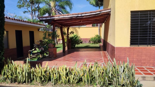 Se Vende Townhouse Manantial Villa Tinajero Atth-237