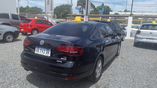 Imagen 8 de 14 de Volkswagen Vento 1.4 Highline 2017