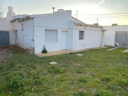 Casa En Venta - 2 Dormitorios 1 Baño - Pergamino
