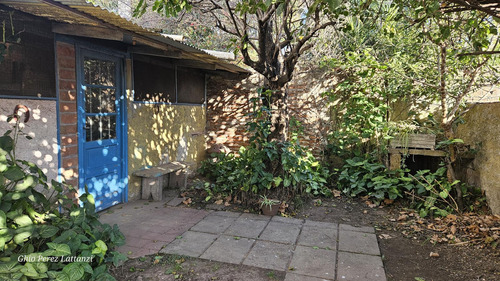 Venta Casa 2 Ambientes 1 Dormitorio En Caseros, Jardín Parrilla
