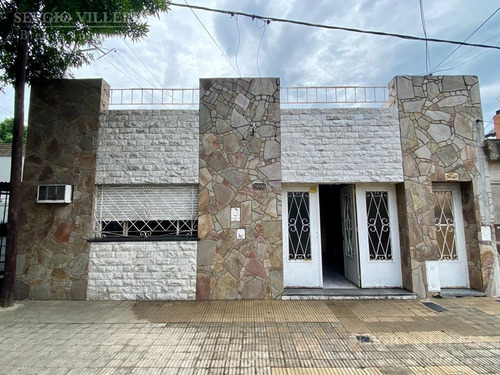 Imagen 1 de 17 de Casa De 2 Dormitorios En Venta En - Azcuenaga