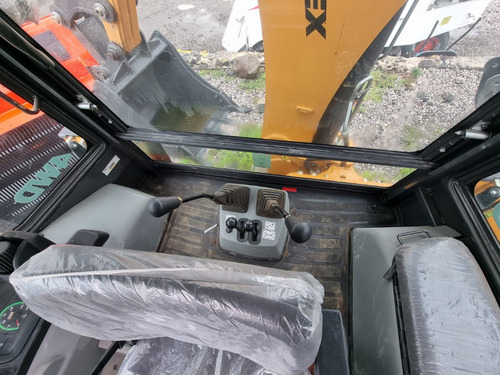 Imagen 12 de 15 de Retroexcavadora Case 770 Ex Magnum 4x4 Nueva