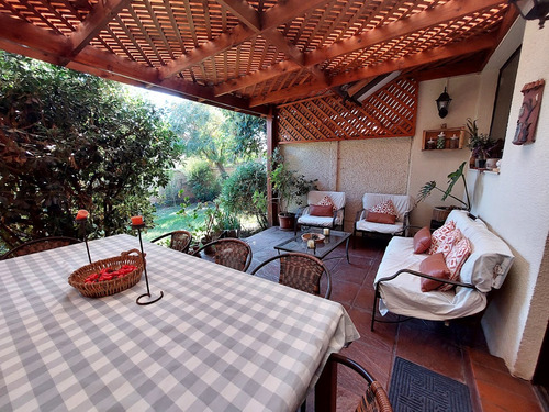 Excelente Casa En San Carlos De Apoquindo