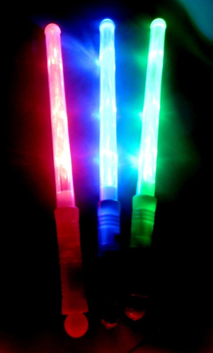Imagen 4 de 10 de Pack 20 Varas Varitas Led Combo Cotillon Luminoso Fiesta