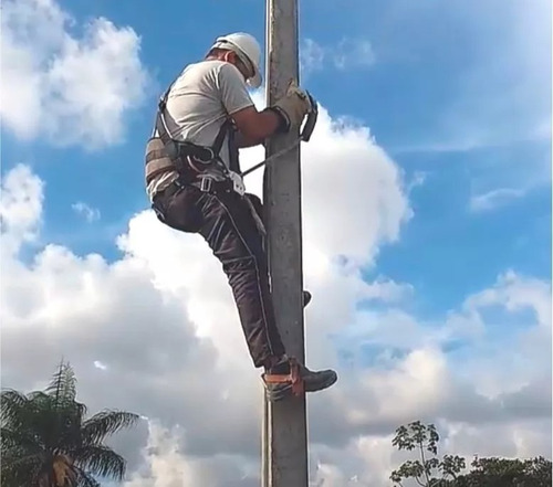 Subir Em Poste Modelo Concreto Apoio Segurança Nas Pernas