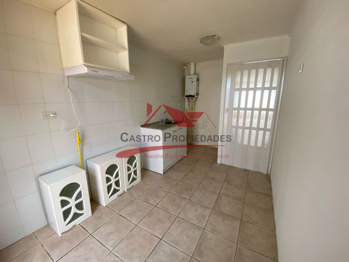 Hermosa Casa De Dos Pisos 4 Dormitorios 2 Baños, Quilicura