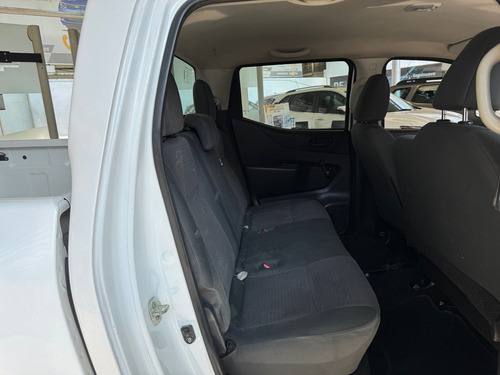Nissan NP300 2.5 Doble Cabina S Aa Pack Seg Mt