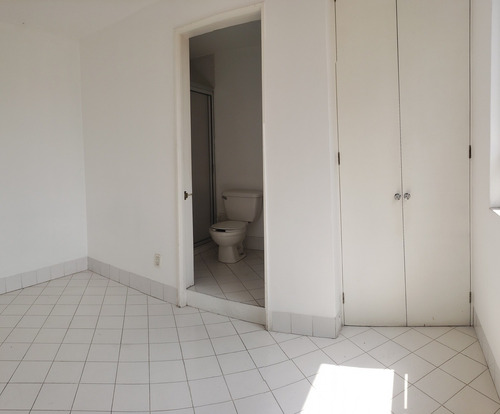 Super Departamento En Calle Cerrada!!