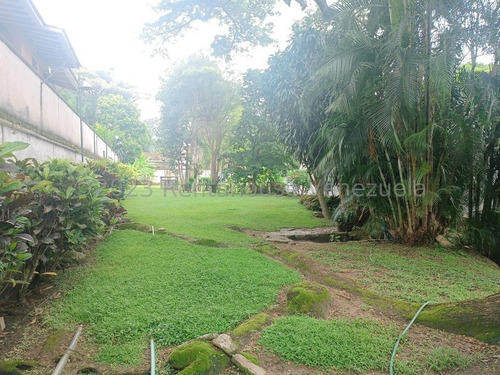 Casa En Venta En Country Club Caracas Para Remodelar Pozo De Agua Chacao Caracas Casas Angela Tochon 2000 Metros Terreno