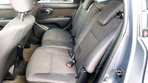 Imagem 8 de 11 de Nissan Grand Livina S 1.8 16v (flex) Manual
