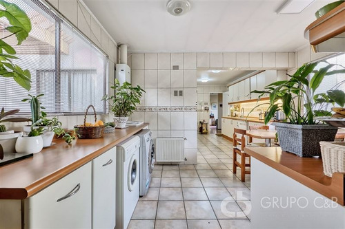 Imagen 8 de 20 de Casa En Venta De 4 Dorm + Servicios. En Lo Barnechea