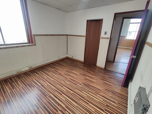 Cómoda Y Amplia Oficina En Pleno Barrio Cívico De Santiago