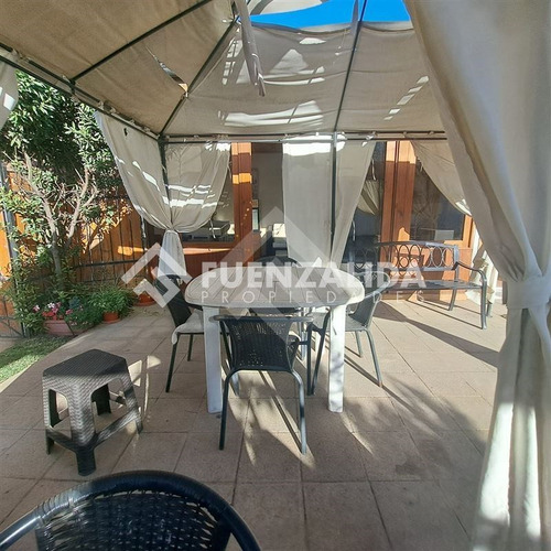 Casa En Venta De 5 Dorm. En La Cisterna