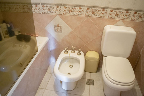 Casa Venta Barrio Alemán 4 Dormitorios, Jardín, Parrilla Garage