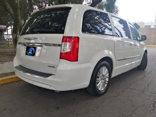 Imagen 5 de 15 de Chrysler Town & Country Limited 2012