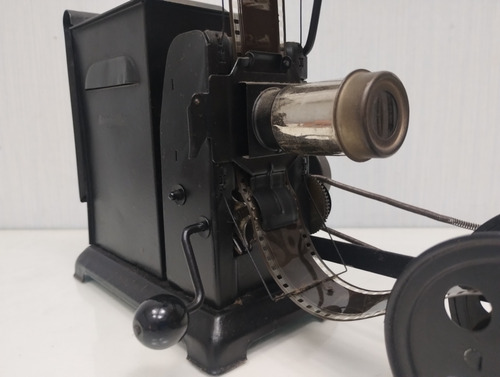Antiguo Proyector De Cine Juguete Aleman 35 Mm A Manivela (Usado)
