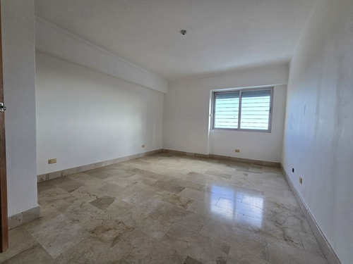 Penthouse En Venta En Los Cacicazgos, Santo Domingo Próximo A La Anacaona