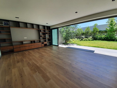 Imagen 9 de 30 de De Revista Casa Nueva En Venta, Vistahermosa, Calle Cerrada