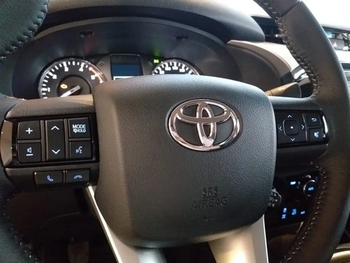 Imagen 7 de 14 de Toyota Hilux 2.8 D/c Srv 177cv At