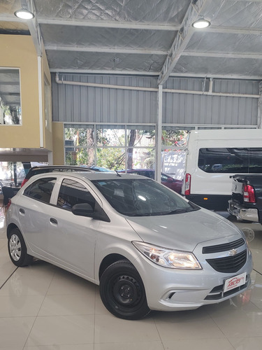 Imagen 10 de 18 de Chevrolet Onix 2016 1.4 Lt 98cv