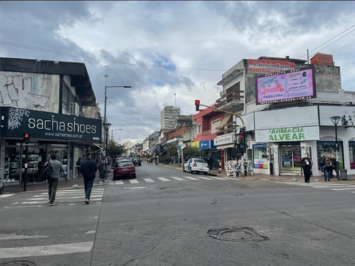 Imagen 3 de 3 de Locales A La Calle - Venta