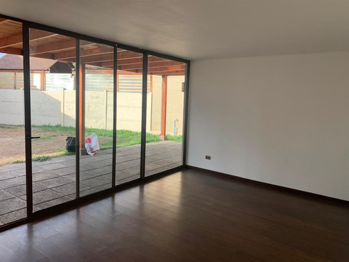 Casa En Arriendo De 3d/3b En Condominio Los Poleros Machalí