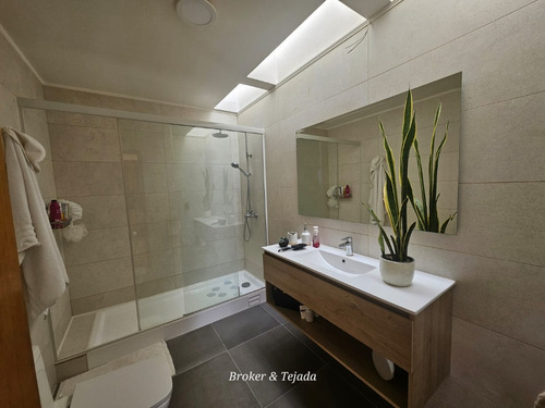 Tejada 5dormt+2estar+5baños+piscina+moderna.