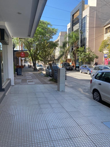 Imagen 17 de 24 de Departamento De Dos Dormitorios Centrico Con Cochera Y Pileta