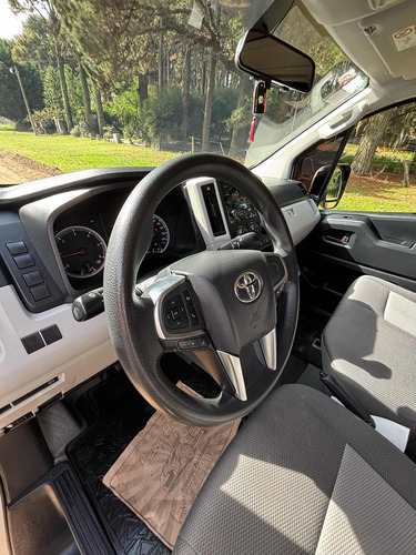Toyota Hiace 2.8 Tdi Furgón 6at L2h2 3a 5p
