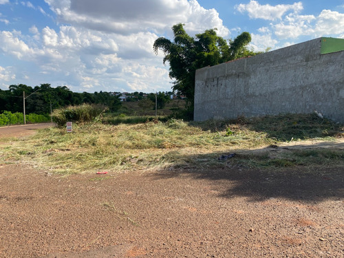 Terreno De Esquina Com 360 Metros Em Tatuí, No Residencial Astória.