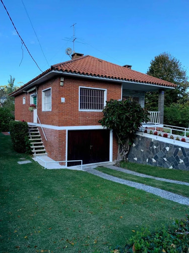 Venta Casa Carrasco Norte, 2 Plantas, 3 Dormitorios Y 2 Baños, Jardin, Piscina, Barbacoa, Garaje Y Deposito