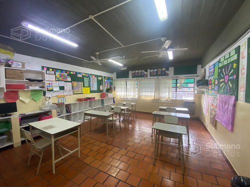 Local / Oficina / Instituto Educativo En Olivos