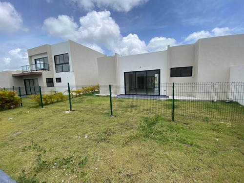 Casa En Venta En Punta Cana, Epic, 2 Hab, Lista A Entregar