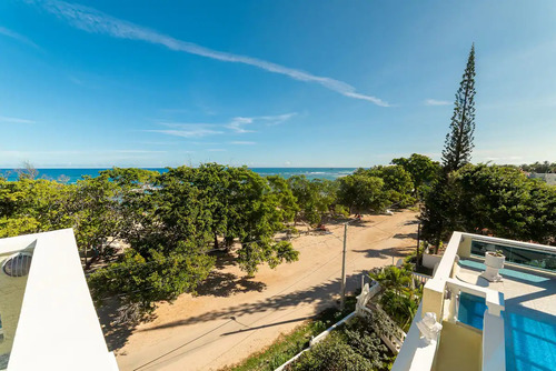 Fascinante Apartamento Con Terraza Privada Y Vista Al Mar De Venta Frente A Playa Costambar!